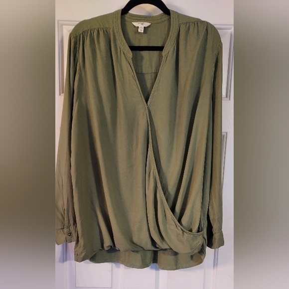 Terra & SKY WOMEN'S OLIVE GREEN SNAP BUTTON V-NECK FAUX WRAP TOP SIZE 2X. - Picture 3 of 5